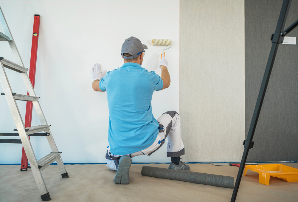 Huur een professionele renovlies behanger uit Zaandam en krijg 10% korting op het behangen en sauzen van je nieuwbouwwoning.